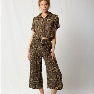 ISO Aila Blue Daisy Pants - Safari